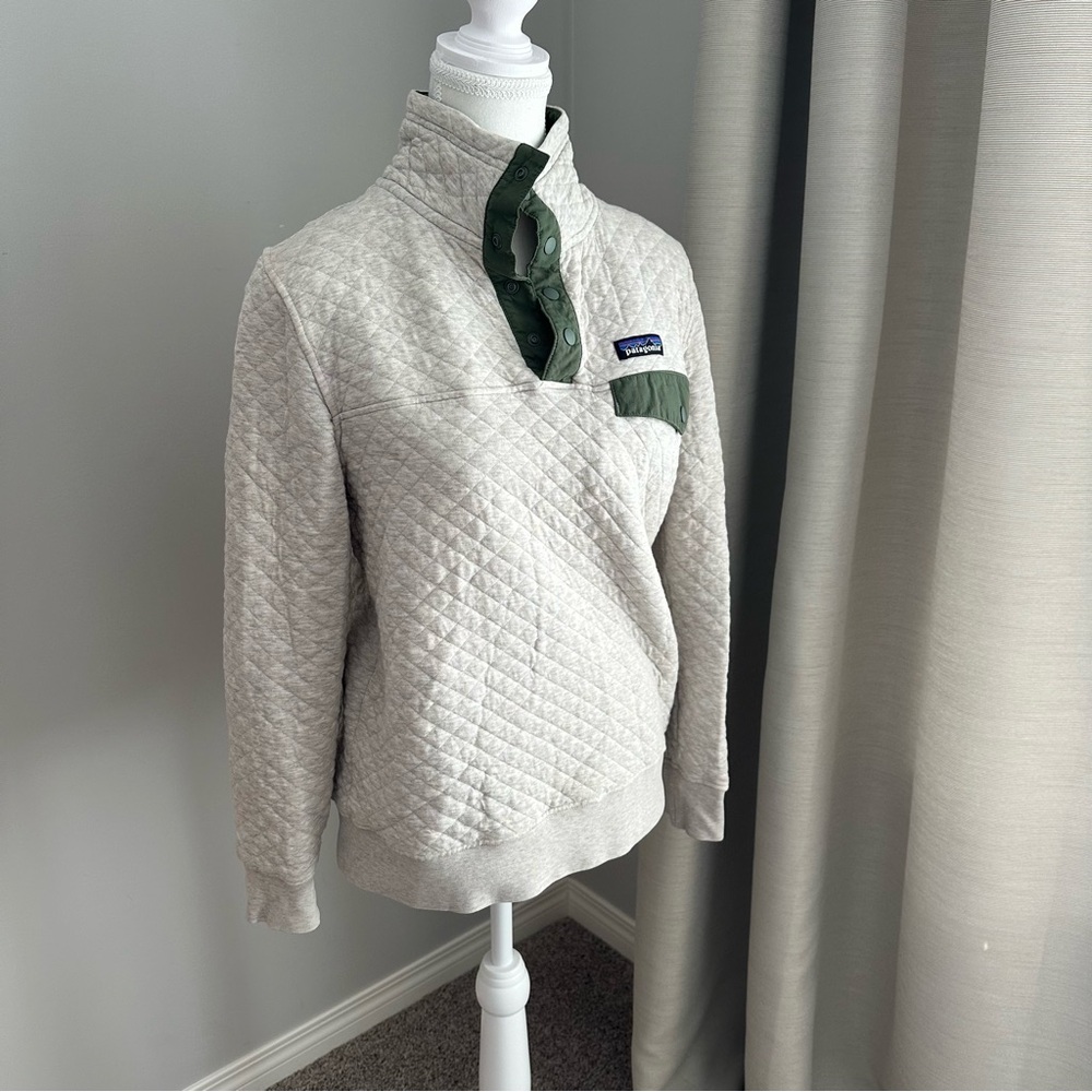 Patagonia Cream and Green Quilted Pullover